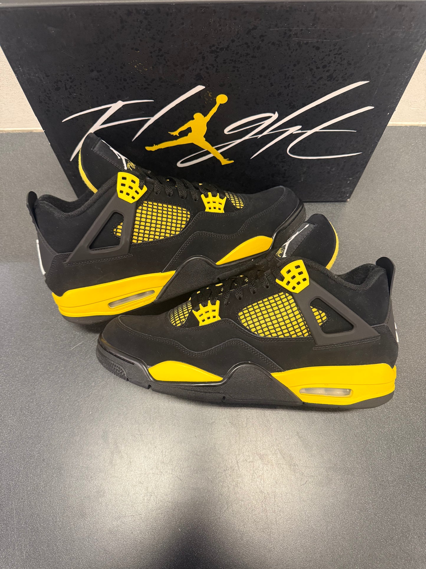 Jordan 4 Thunder