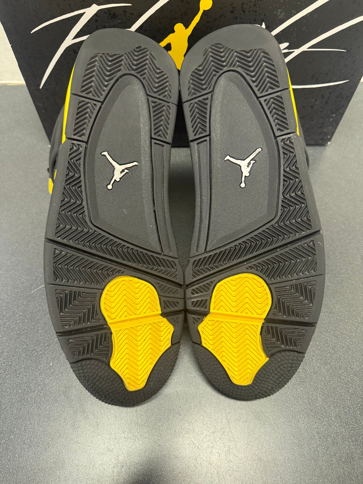 Jordan 4 Thunder