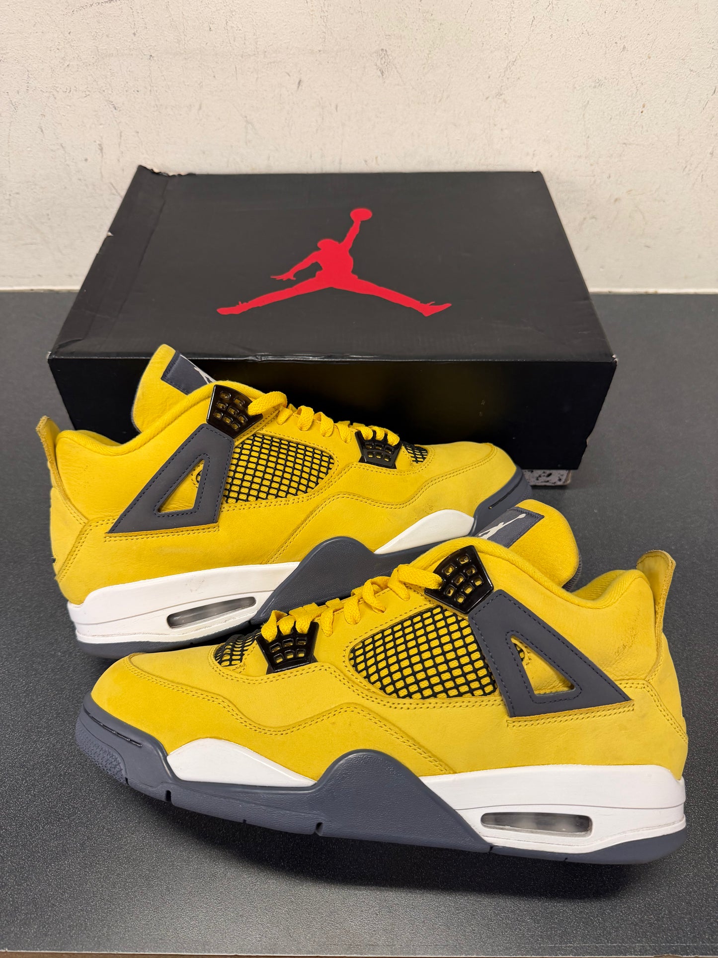 Jordan 4 Lightning