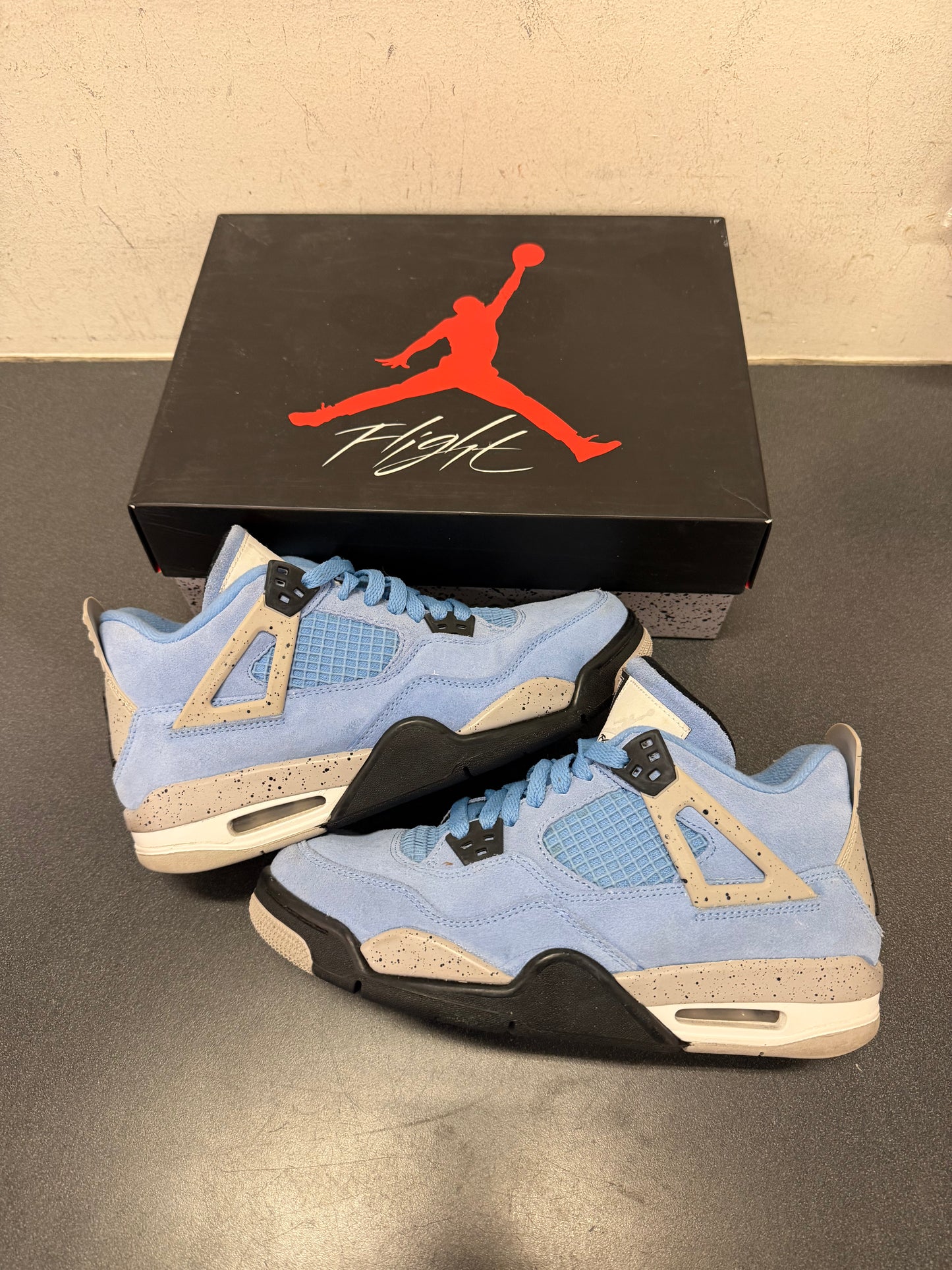 Jordan 4 University Blue