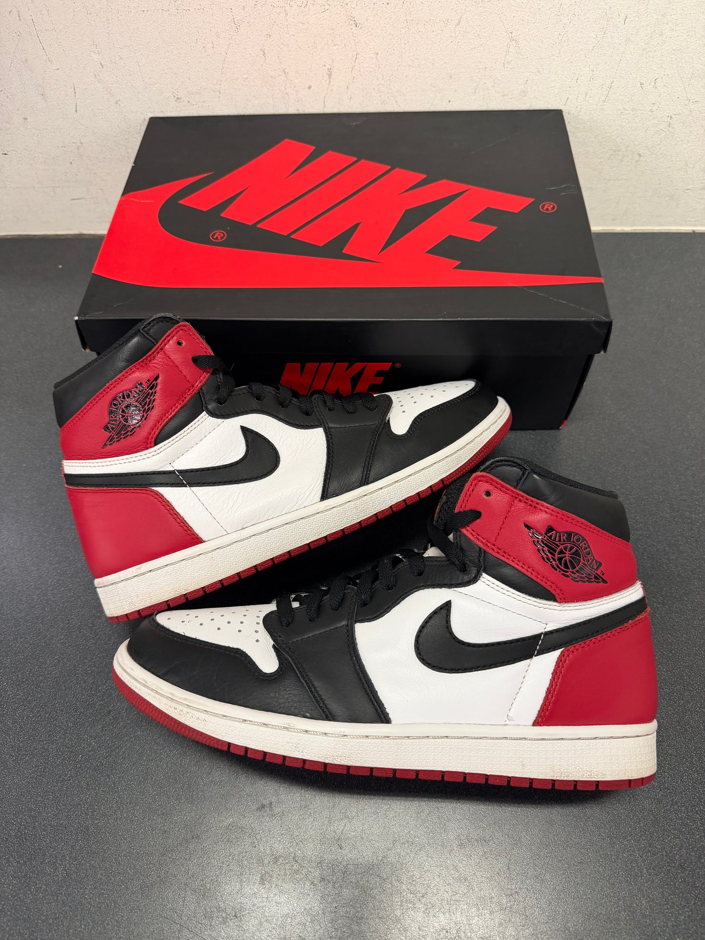Jordan 1 Black Toe (2016)