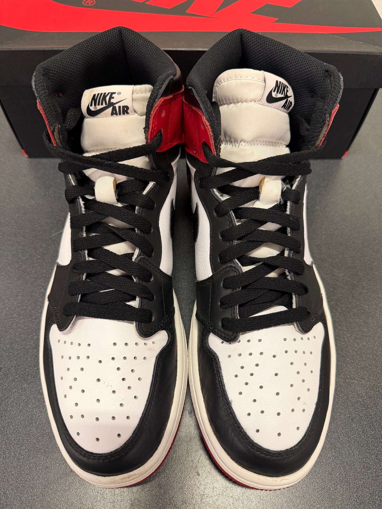 Jordan 1 Black Toe (2016)