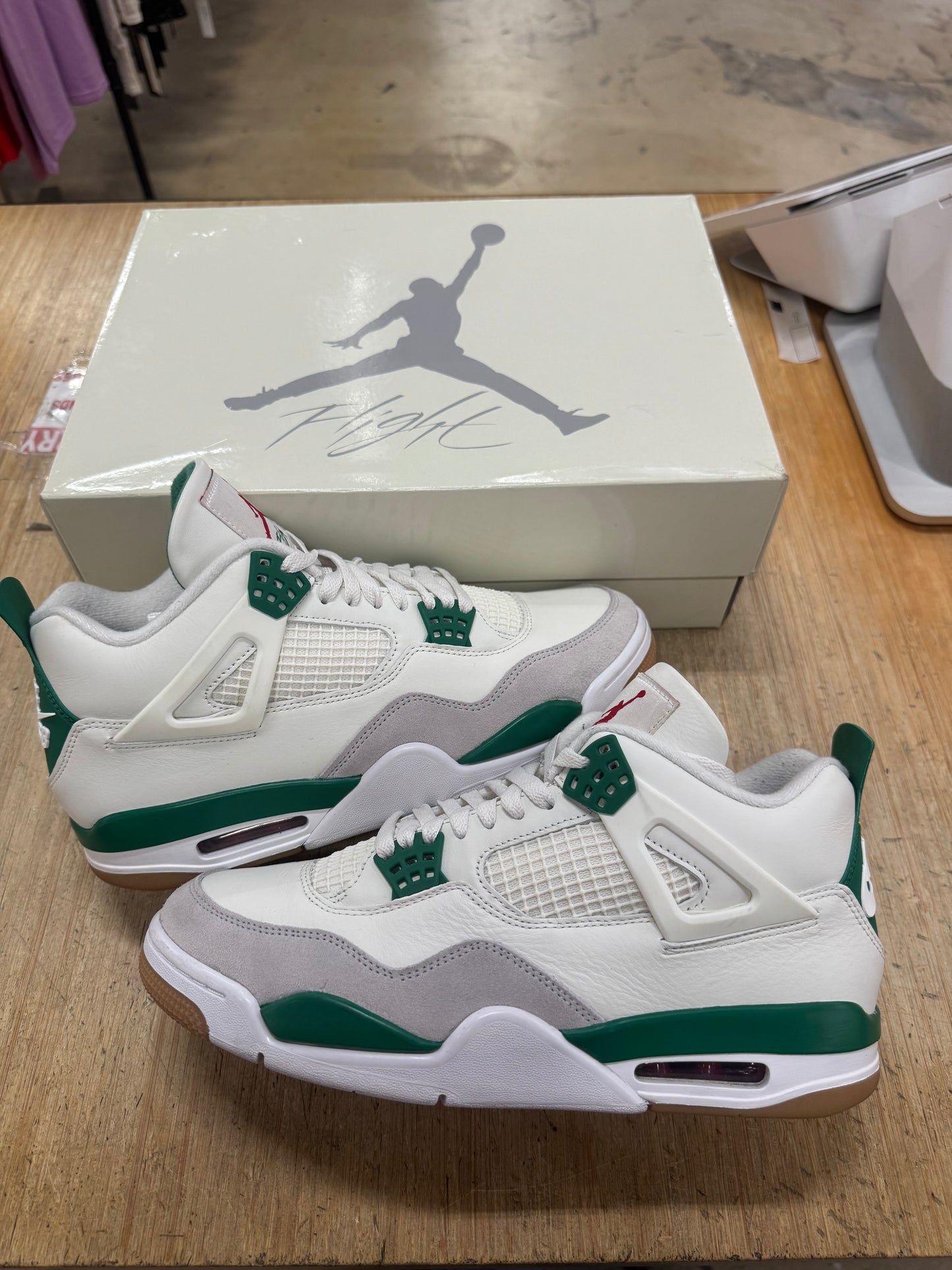 Jordan 4 SB Pine Green