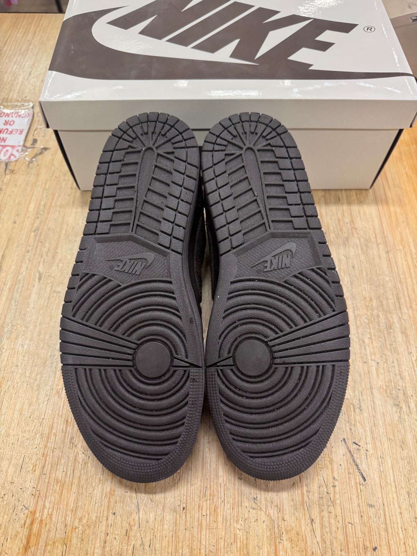 Travis Scott Jordan 1 Velvet Brown