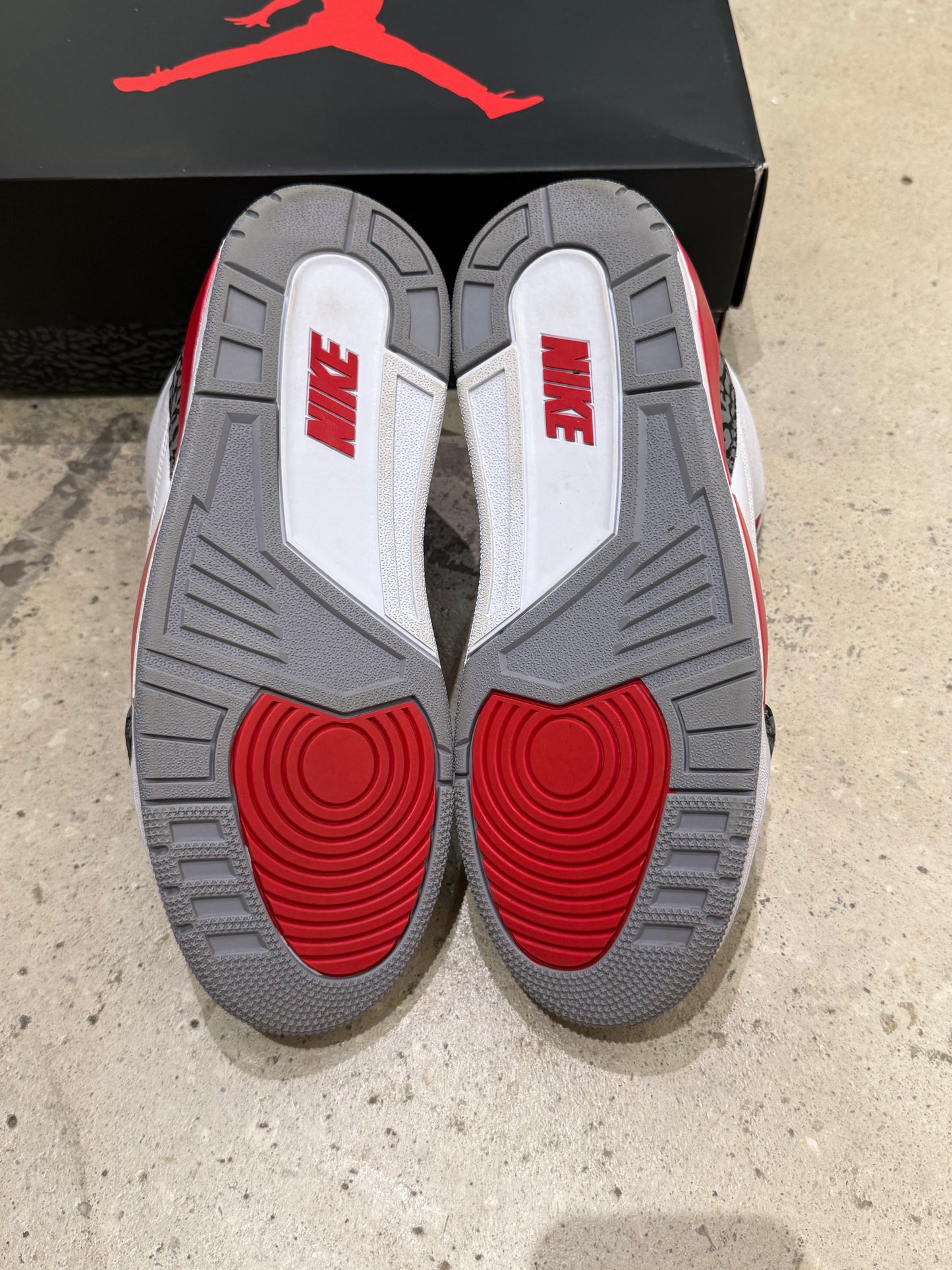 Jordan 3 Fire Red