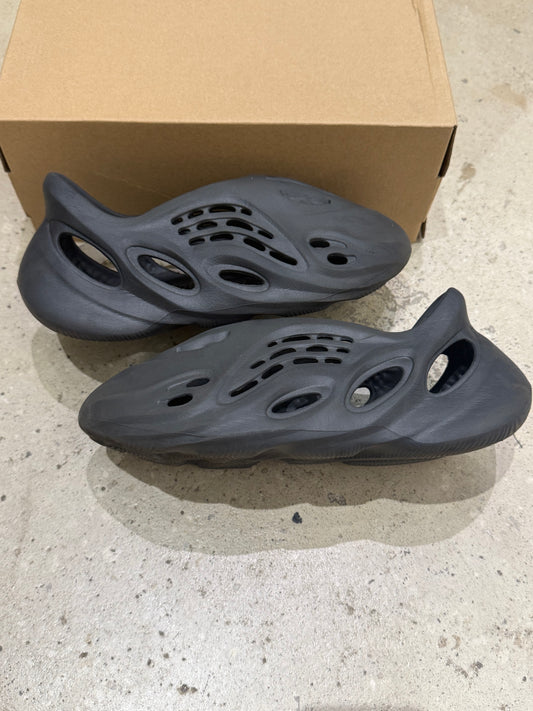 Yeezy Foam RNNR Onyx