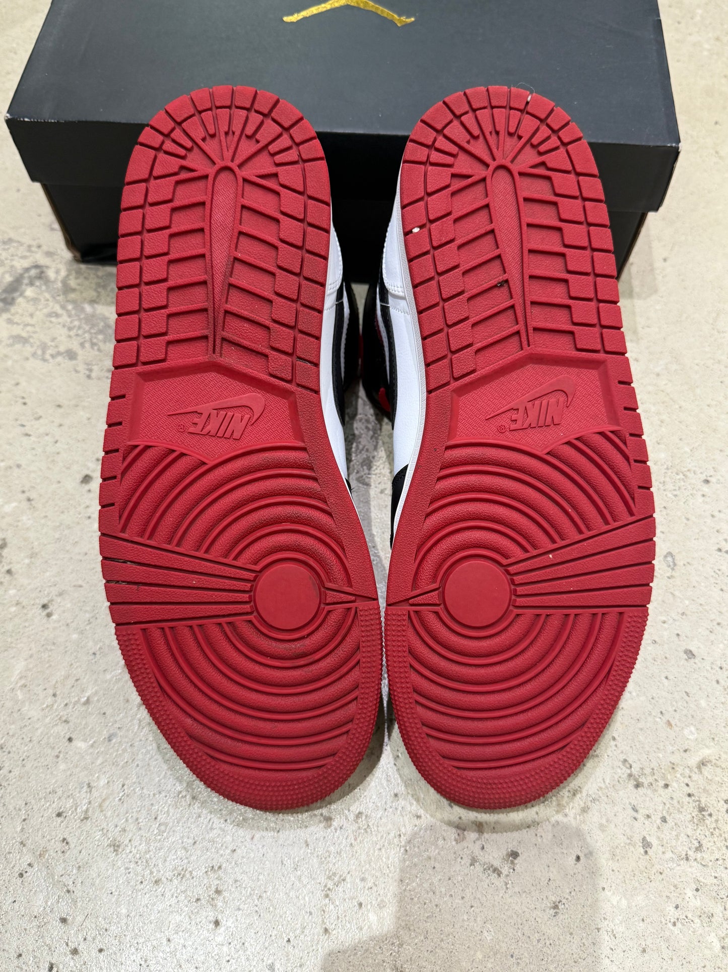 Jordan 1 Mid Gym Red