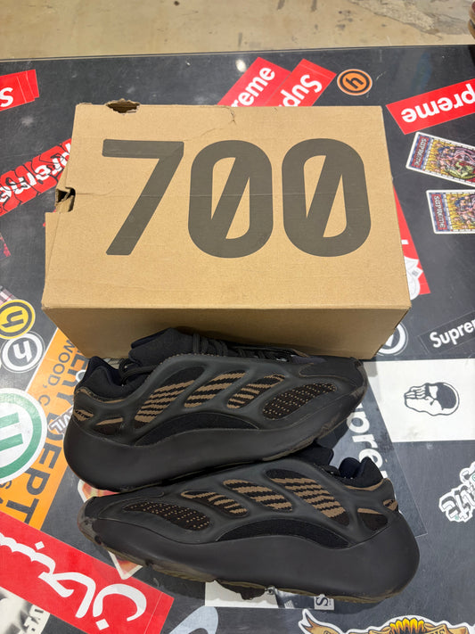 Yeezy 700 Clay Brown