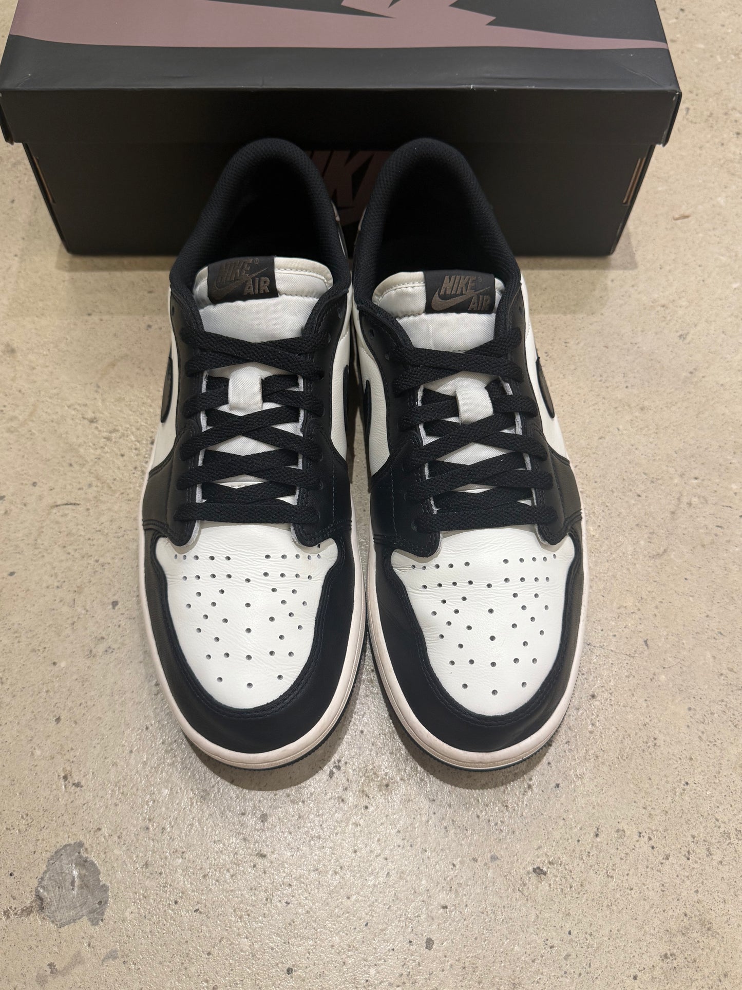 Jordan 1 Low Mocha