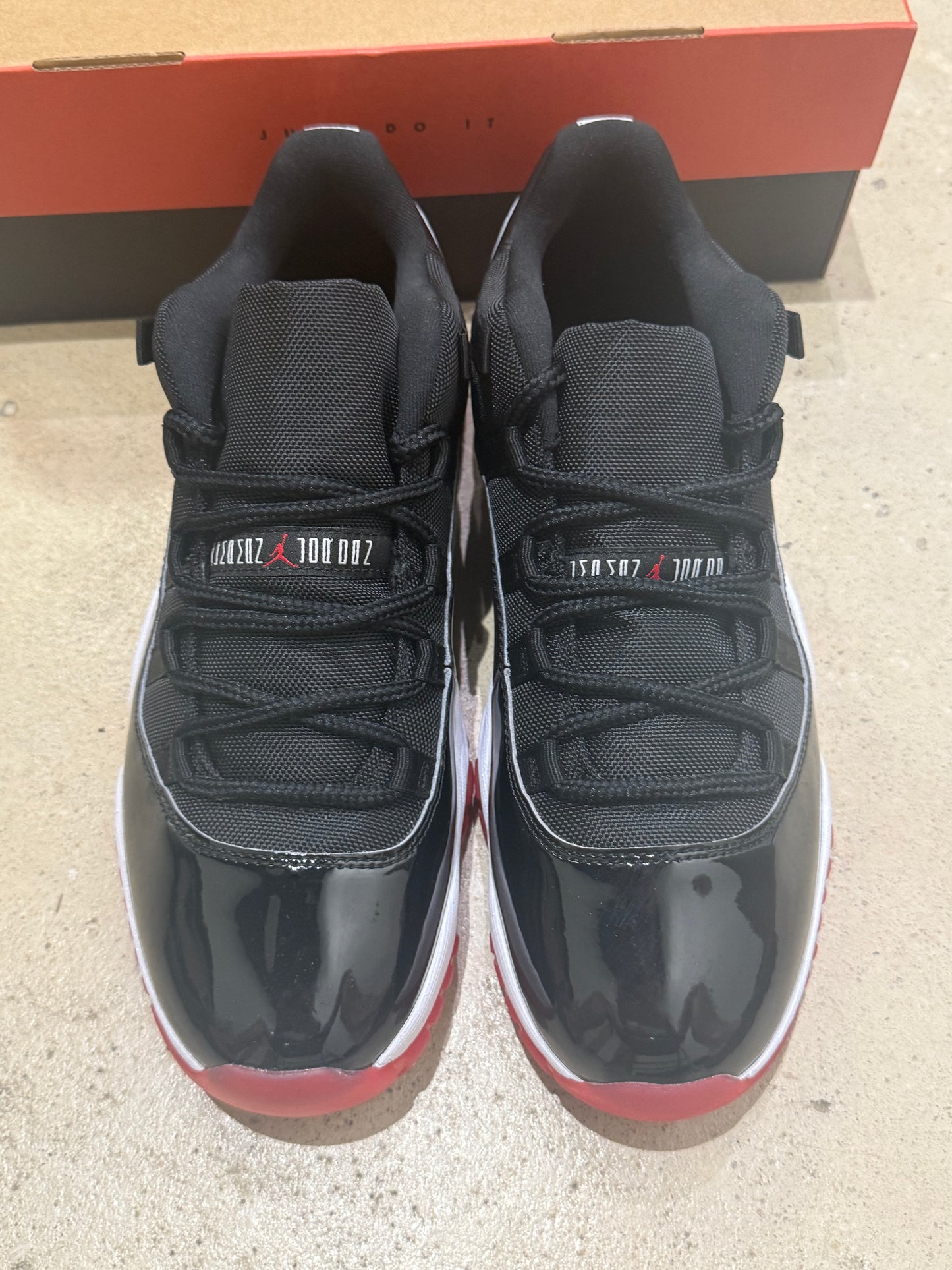Jordan 11 Low Bred