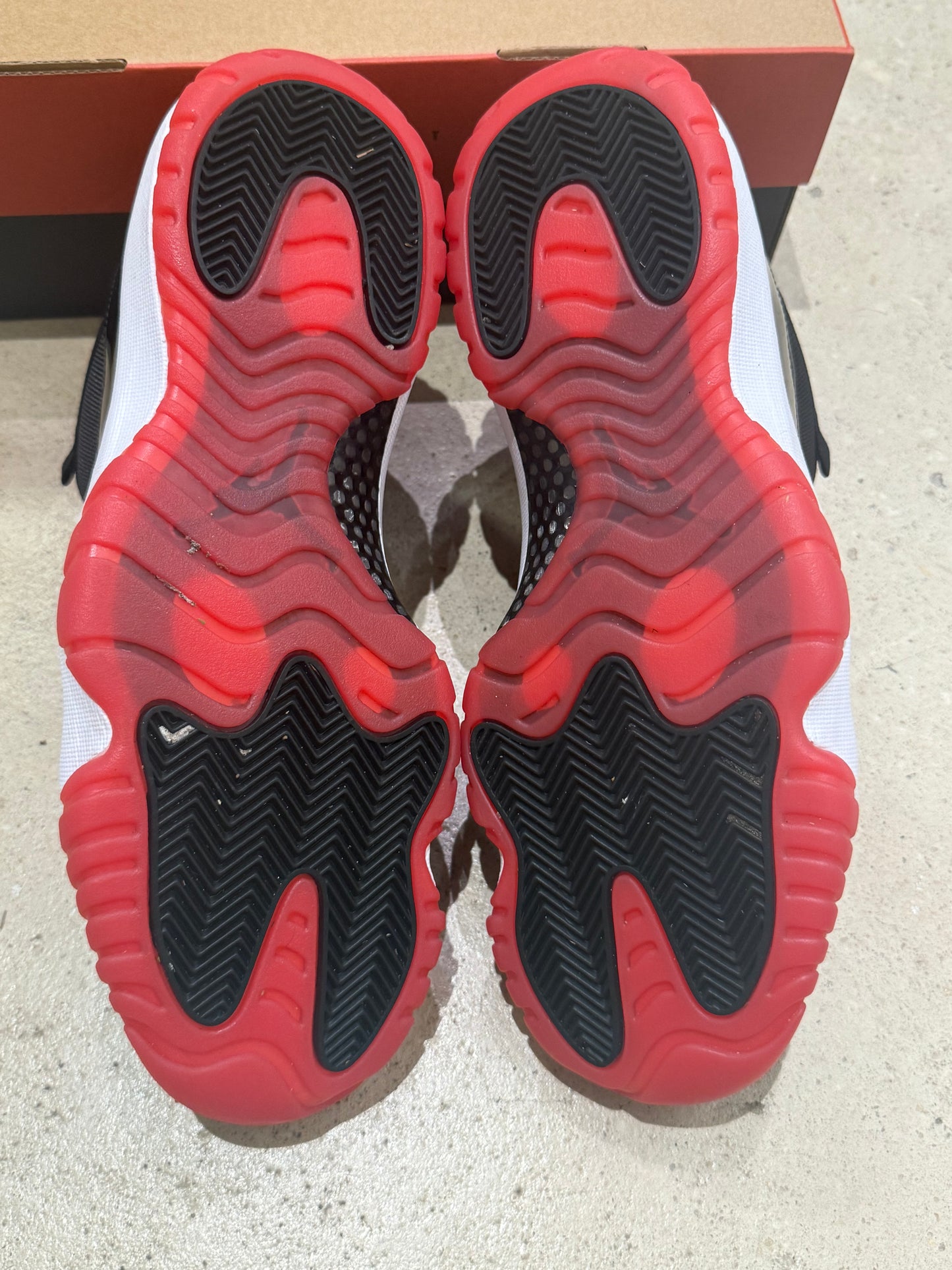 Jordan 11 Low Bred