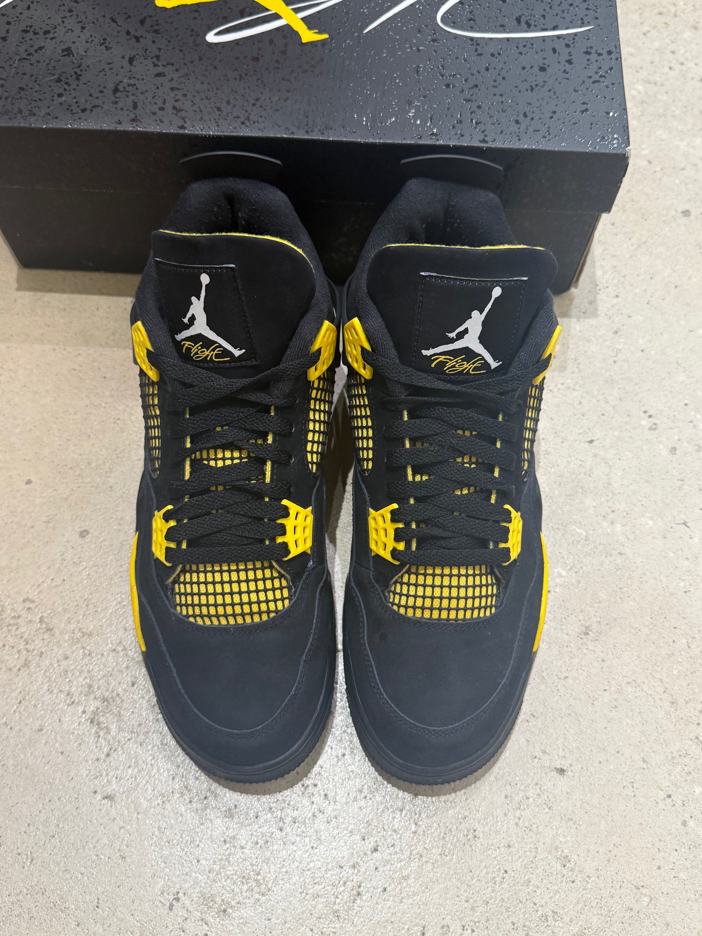 Jordan 4 Thunder