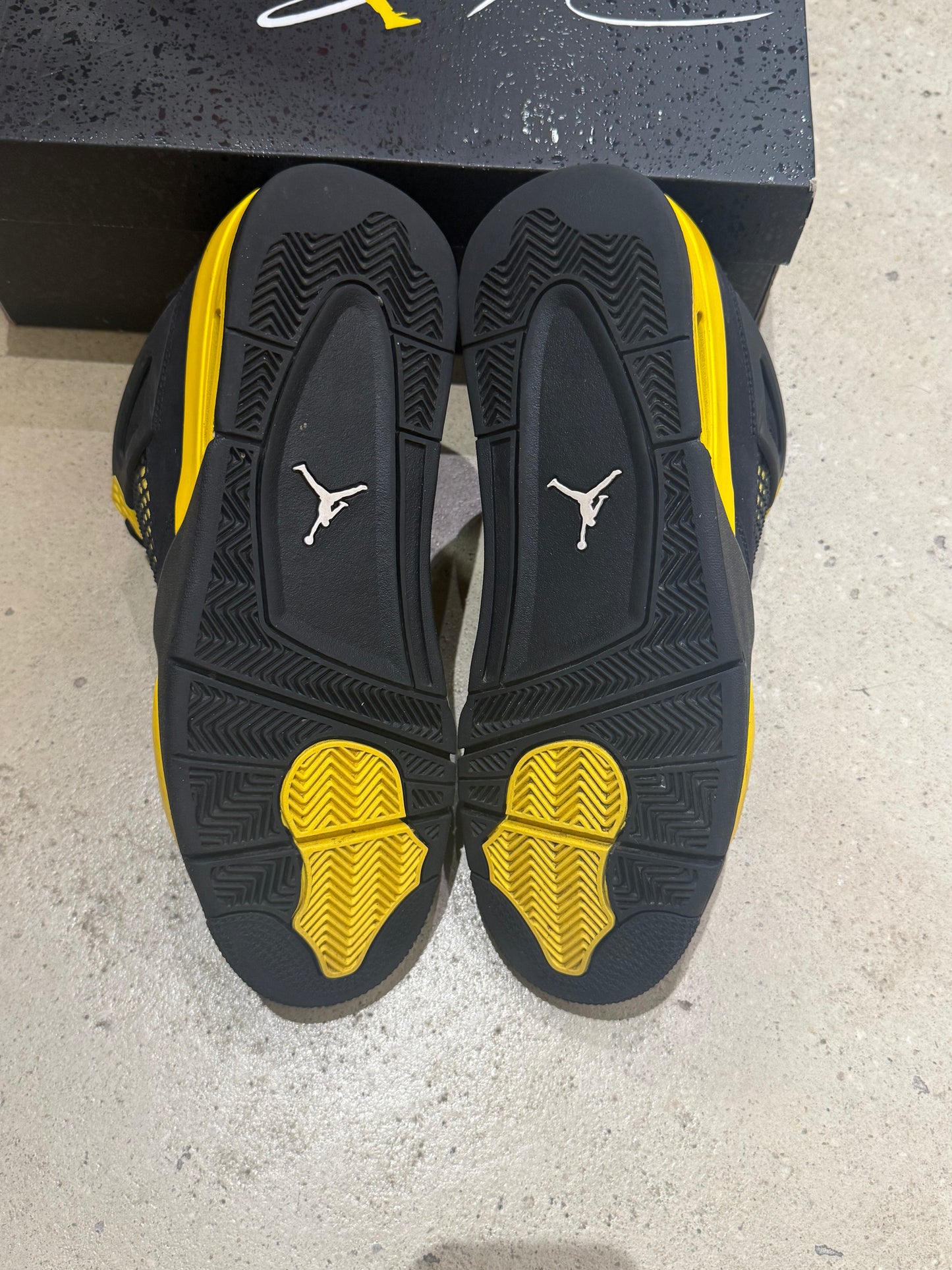 Jordan 4 Thunder