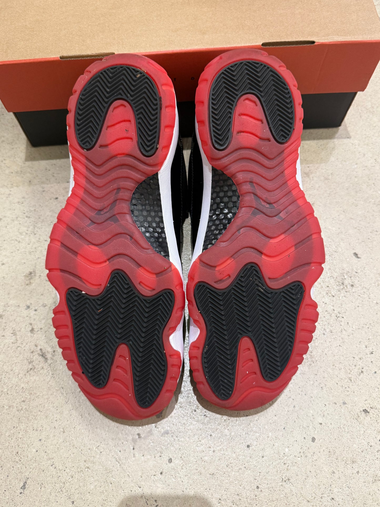 Jordan 11 Low Bred
