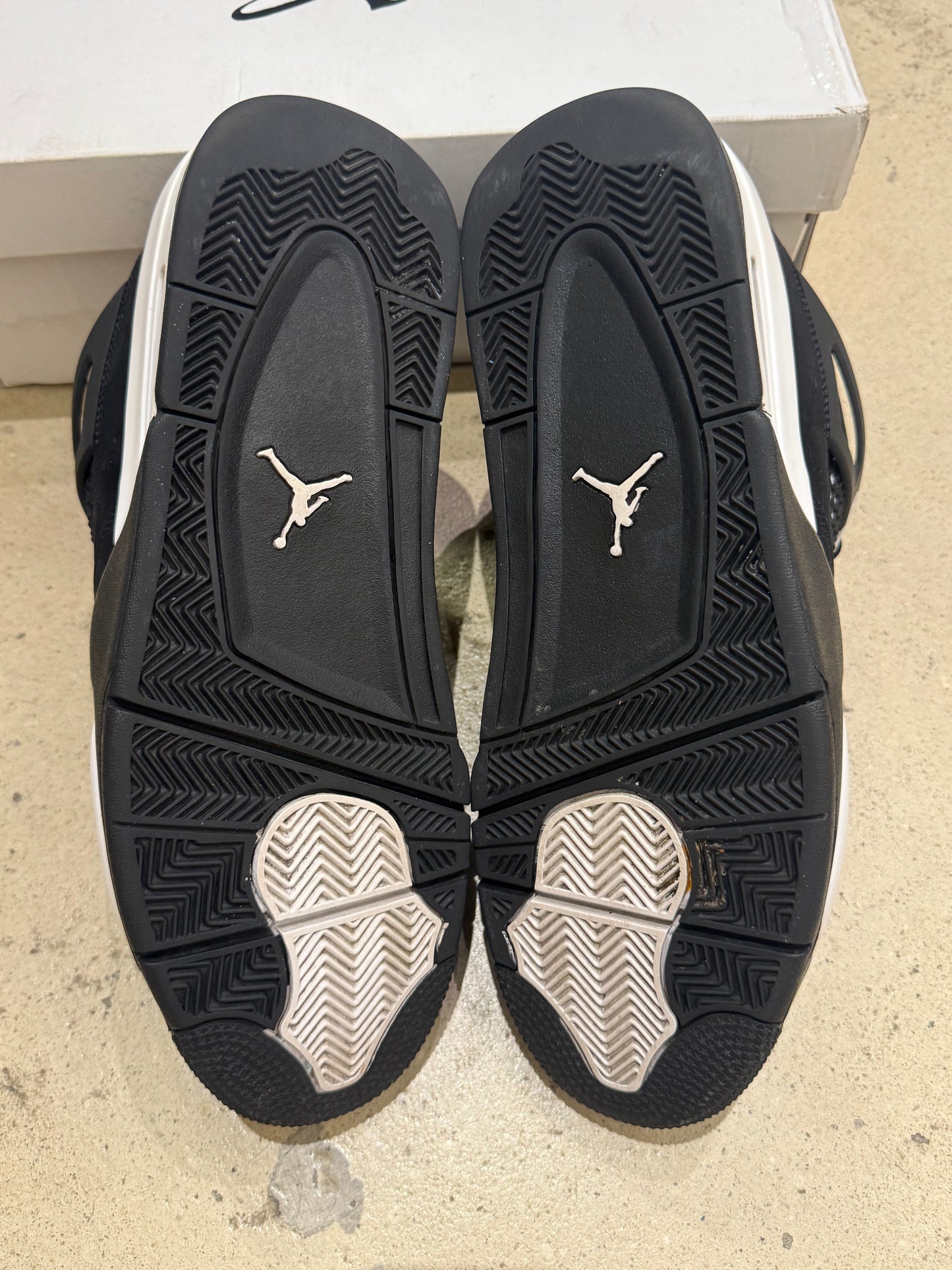 Jordan 4 White Thunder