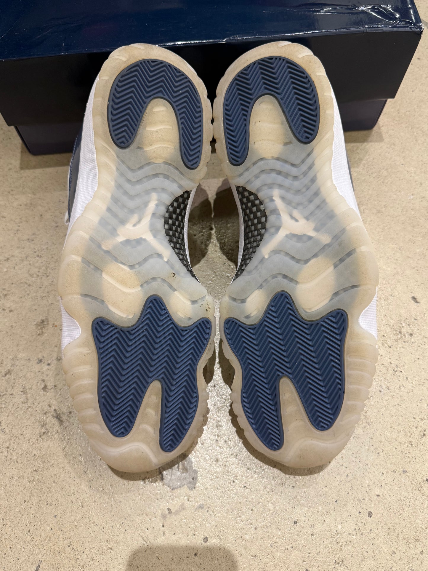 Jordan 11 Low Diffused Blue
