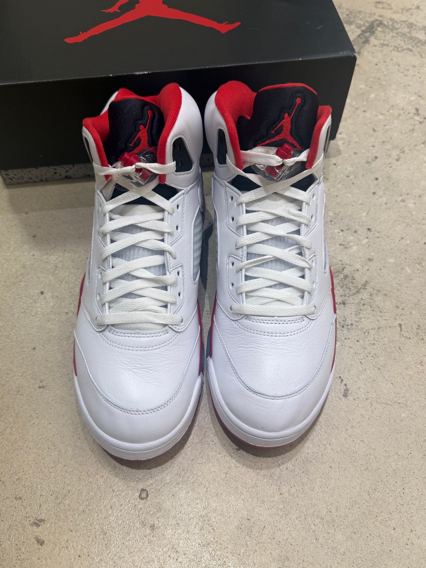 Jordan 5 Fire Red (2025)