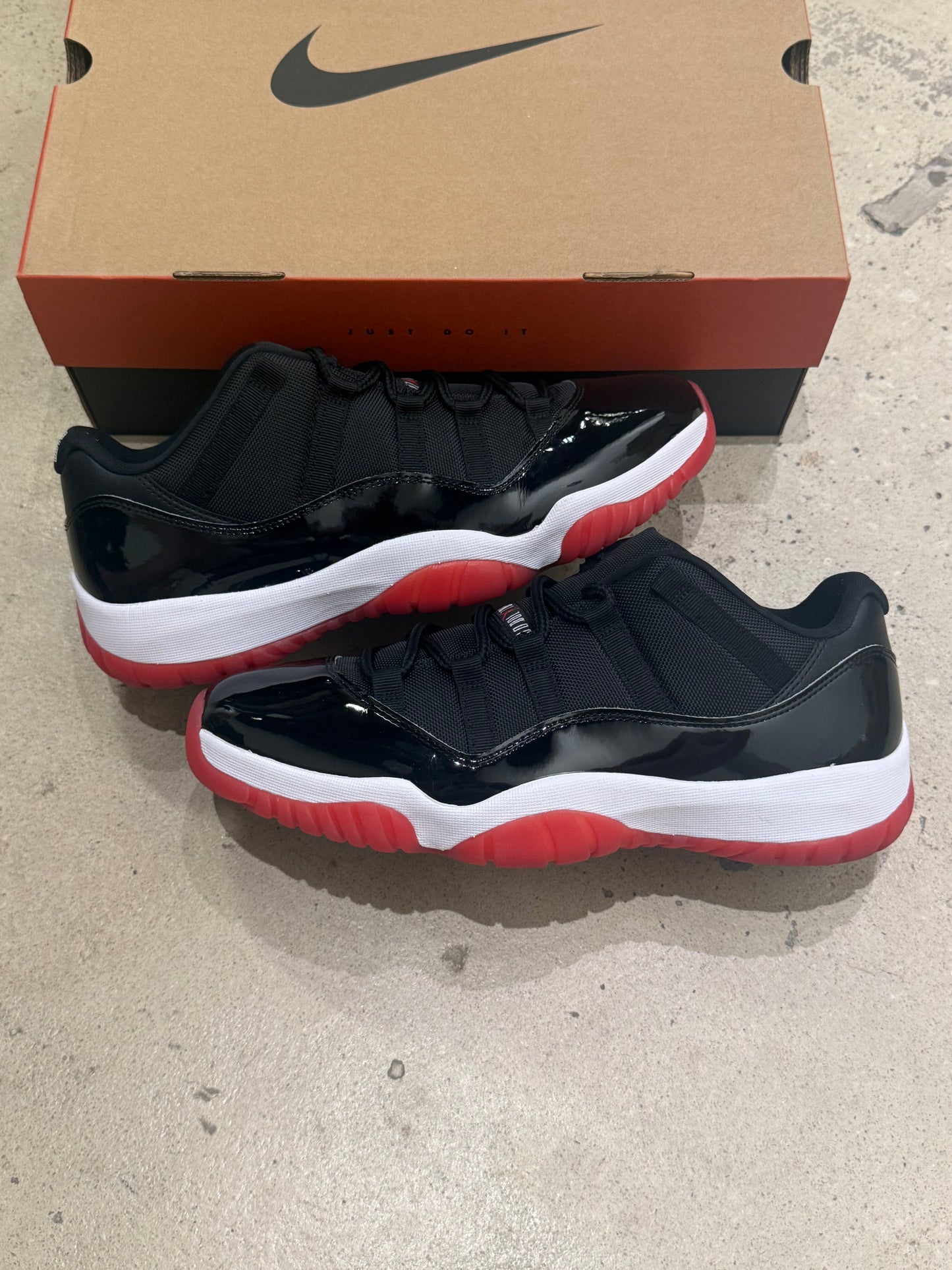 Jordan 11 Low Bred