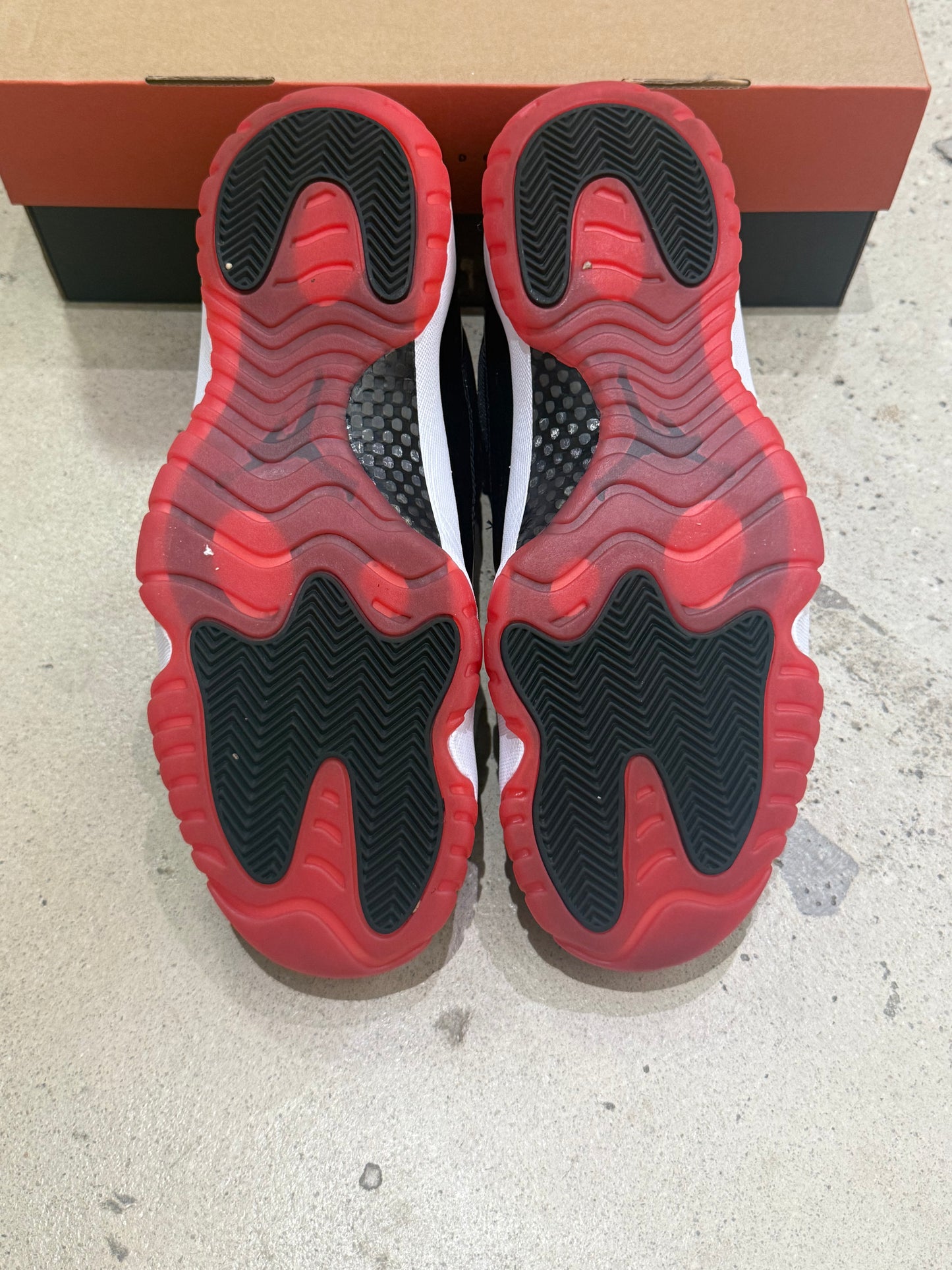 Jordan 11 Low Bred