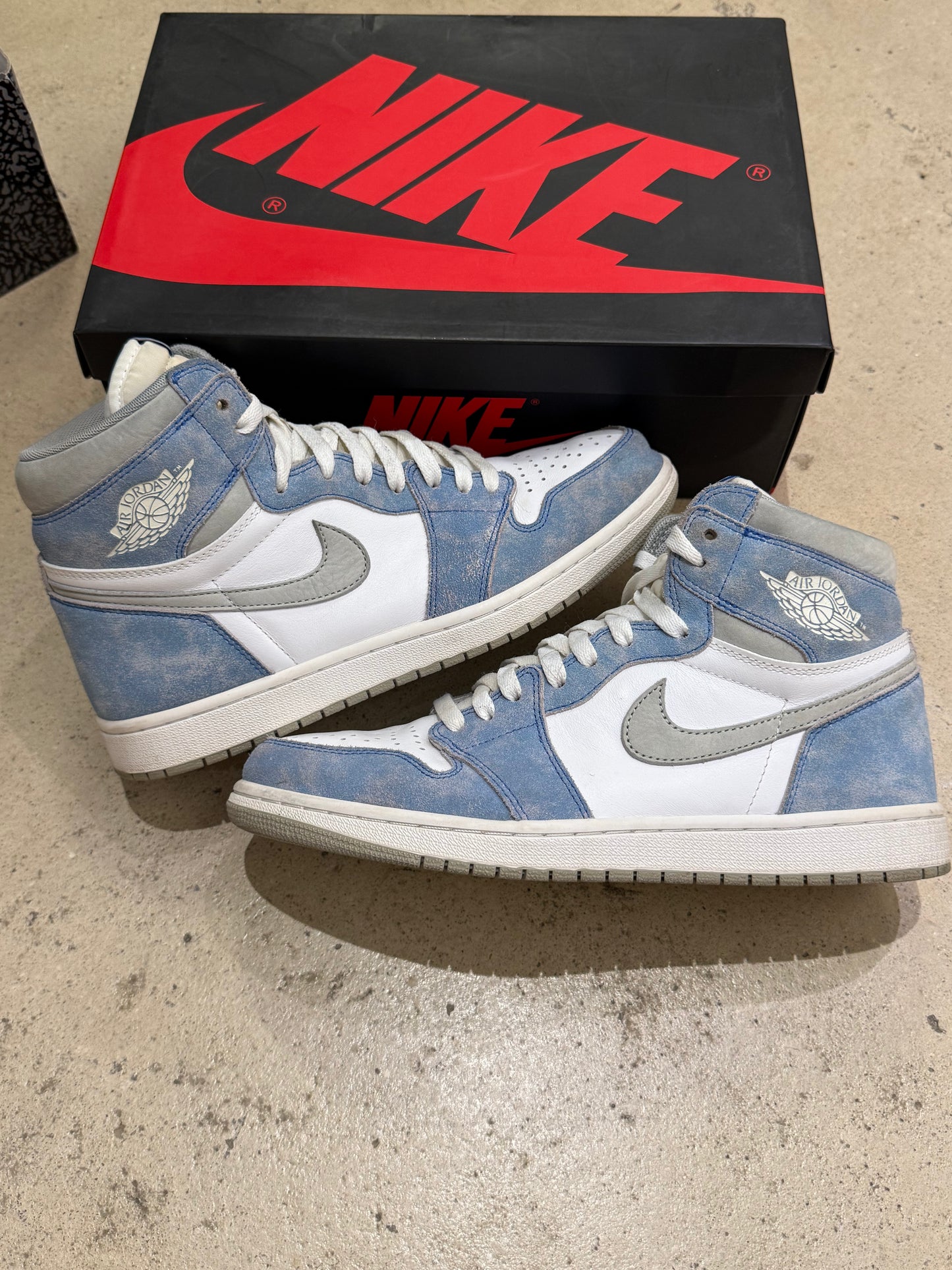 Jordan 1 Hyper Royal