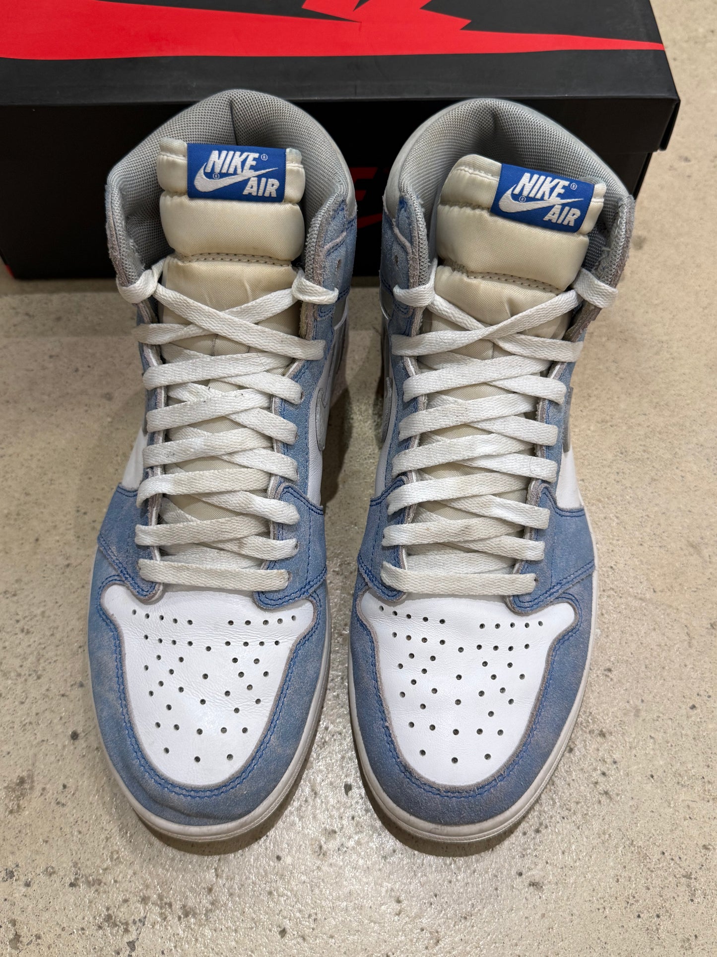 Jordan 1 Hyper Royal