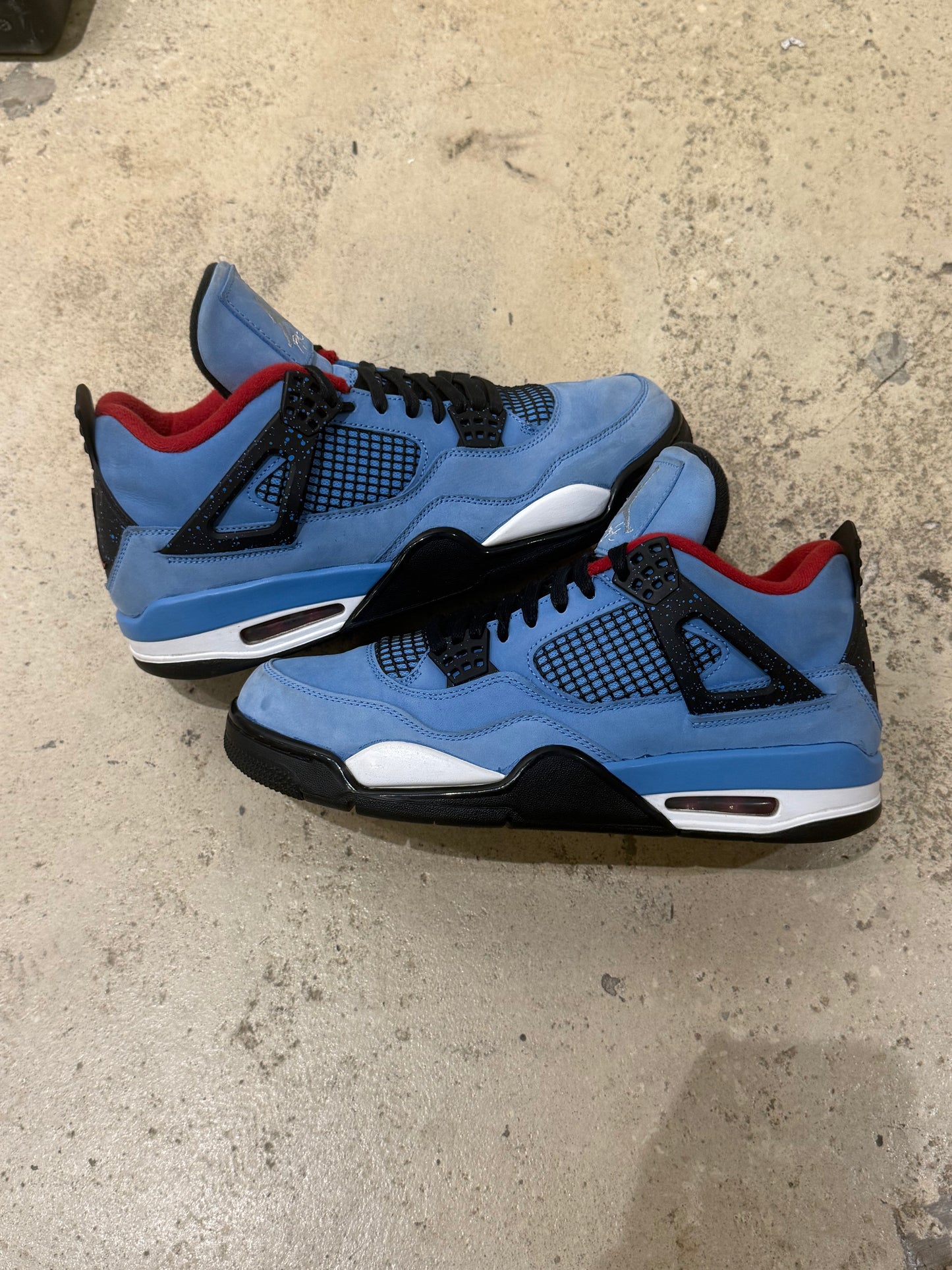 Jordan 4 Travis Scott