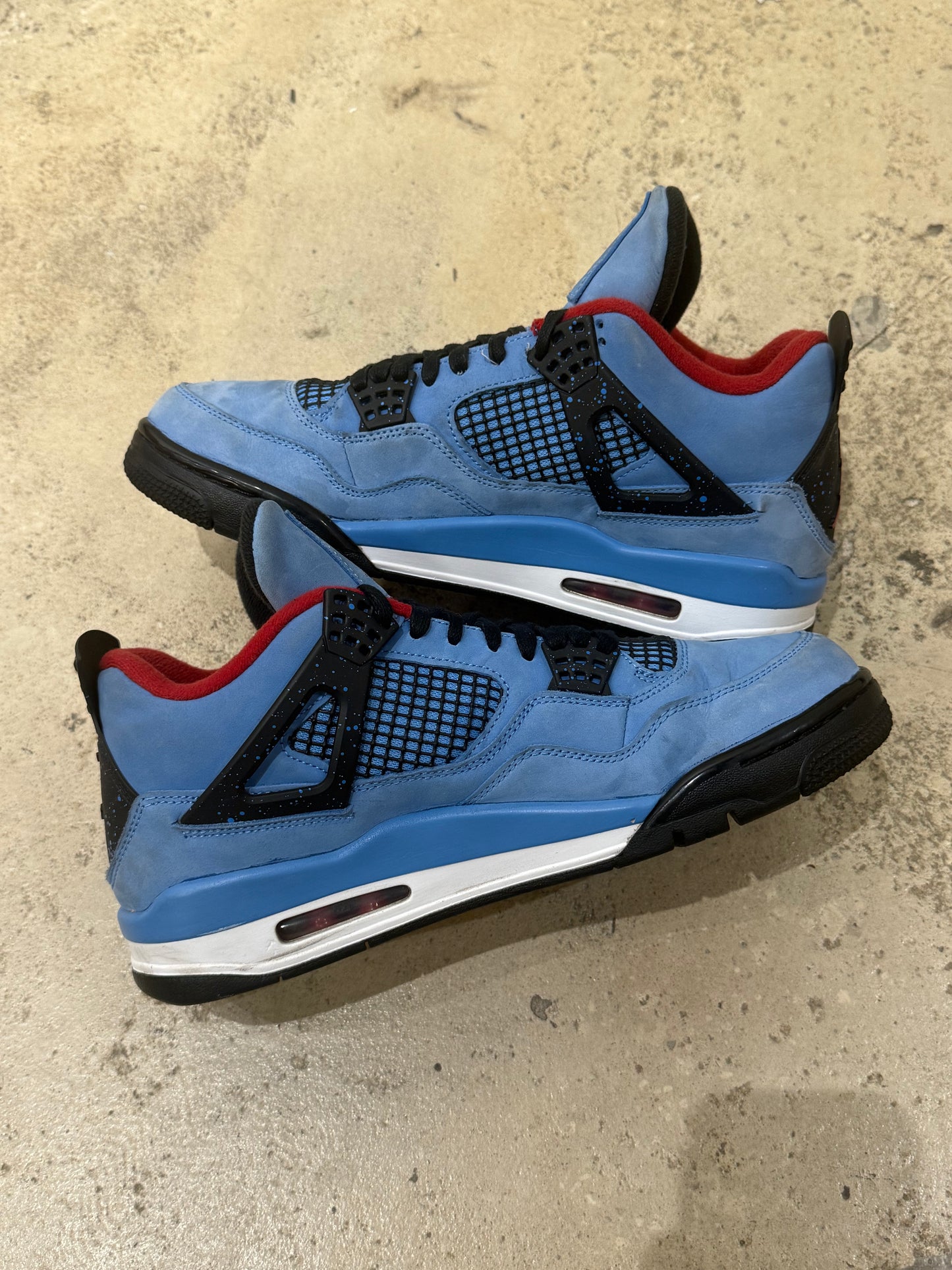 Jordan 4 Travis Scott