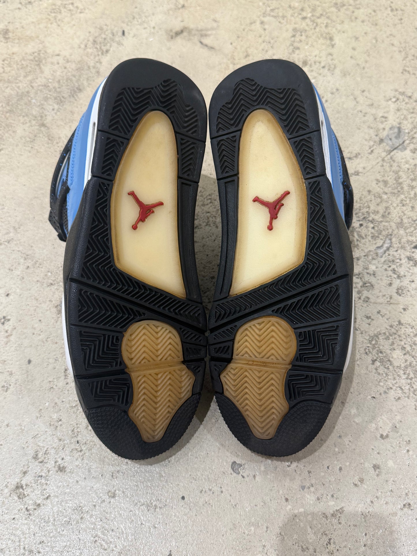 Jordan 4 Travis Scott