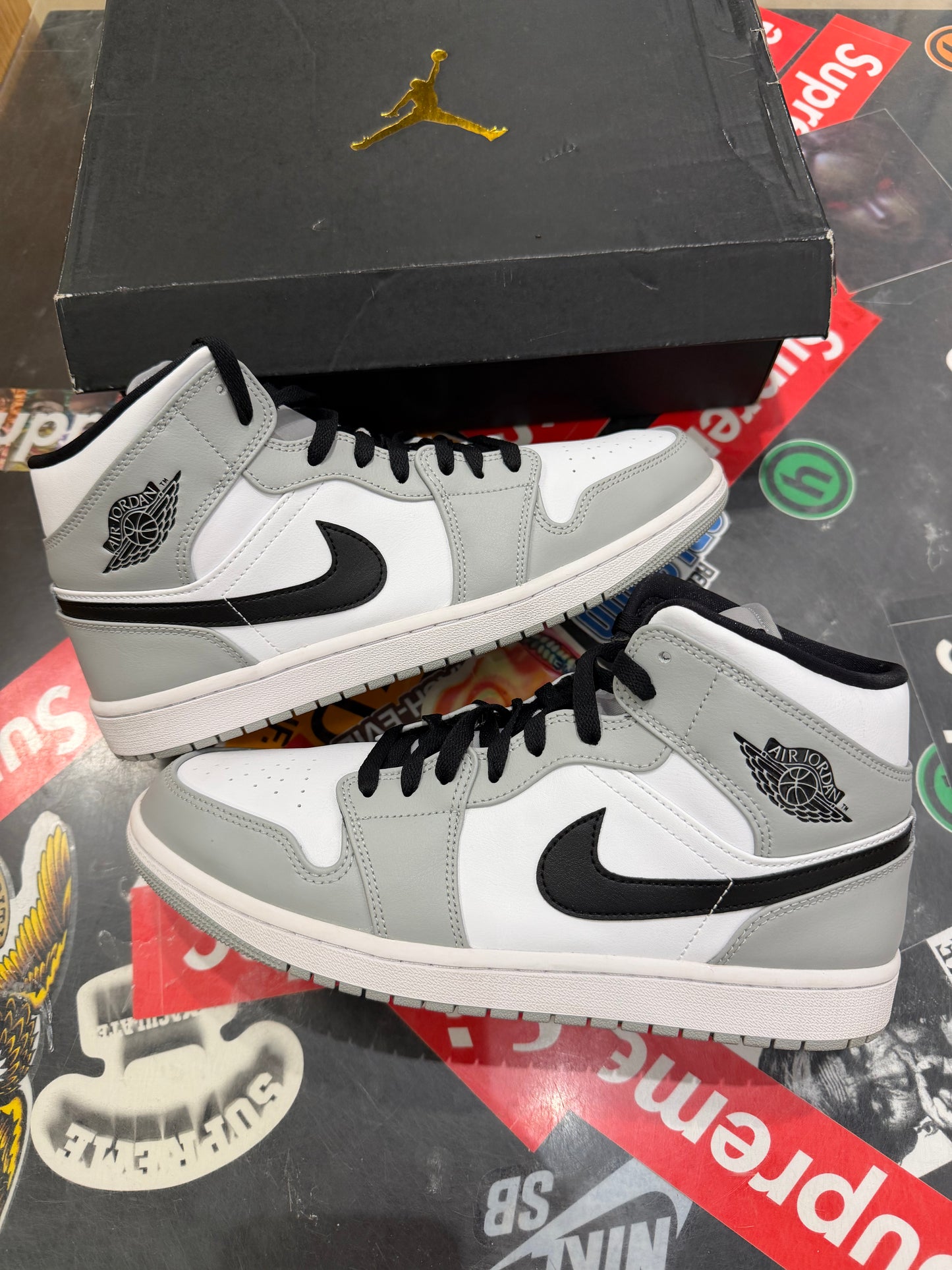 Jordan 1 Mid Light Smoke Grey