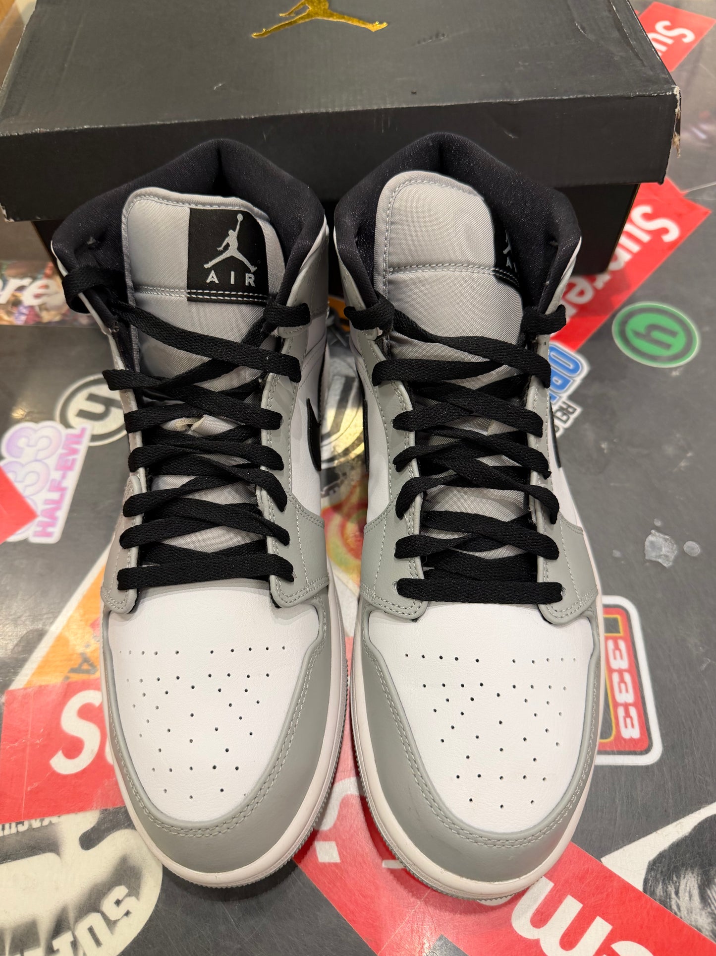 Jordan 1 Mid Light Smoke Grey