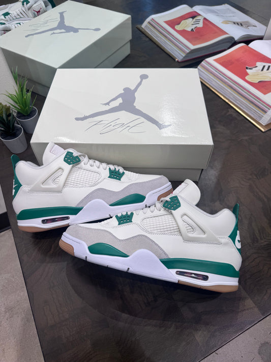 Jordan 4 SB Pine Green