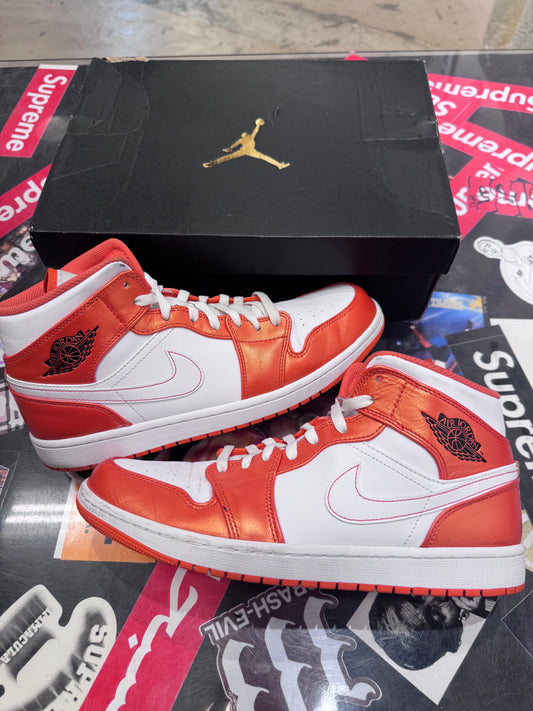 Jordan 1 Mid Metallic Orange