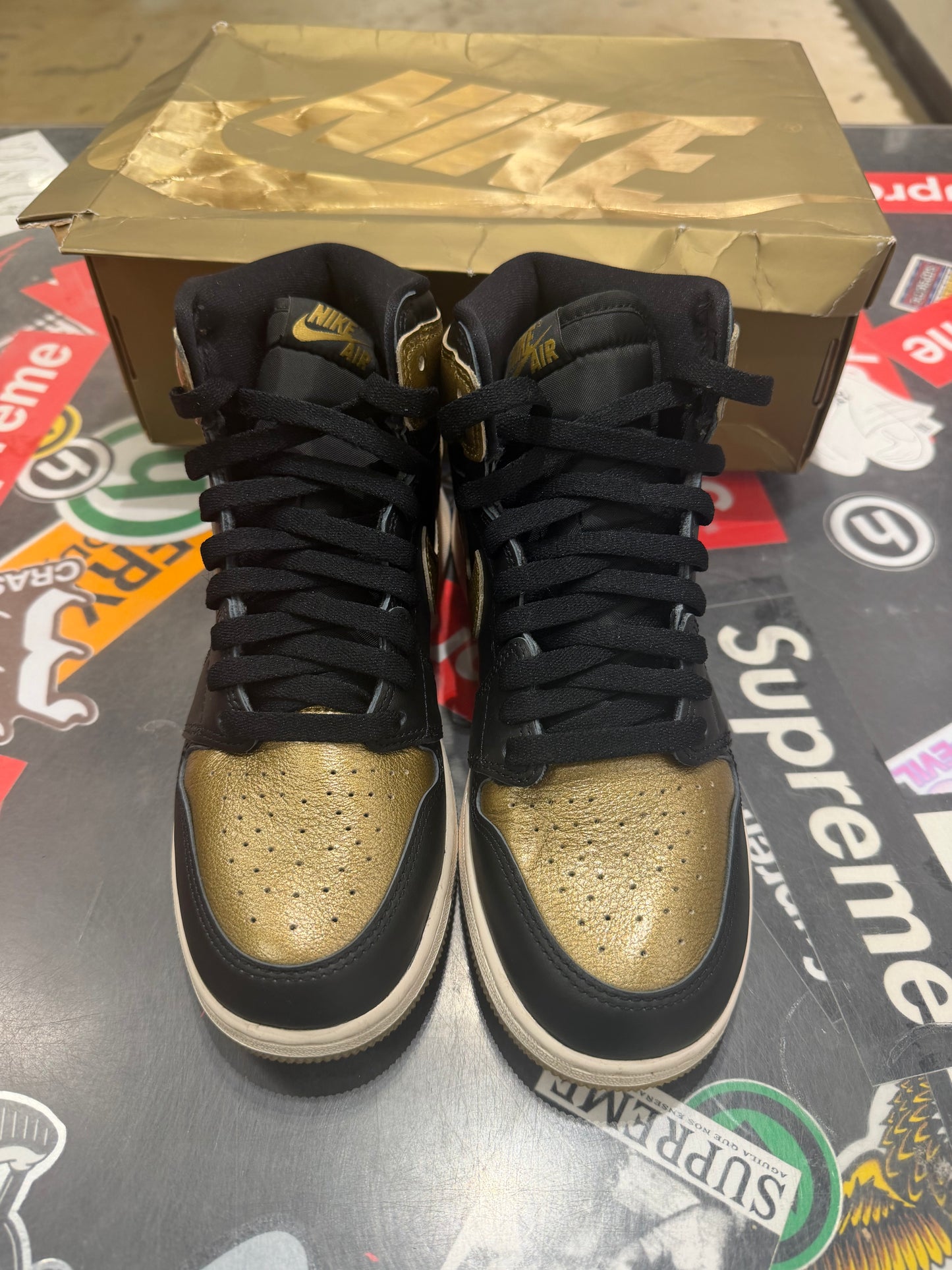 Jordan 1 black metallic gold