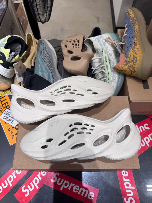 Yeezy Foam RNNR Ararat