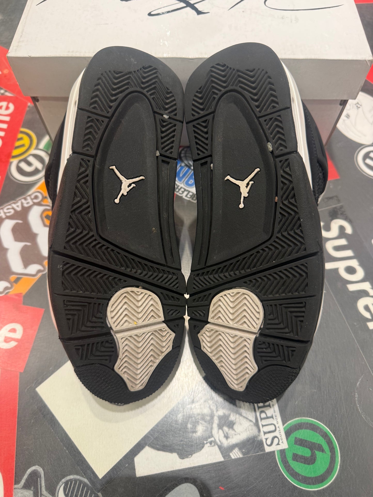 Jordan 4 White Thunder