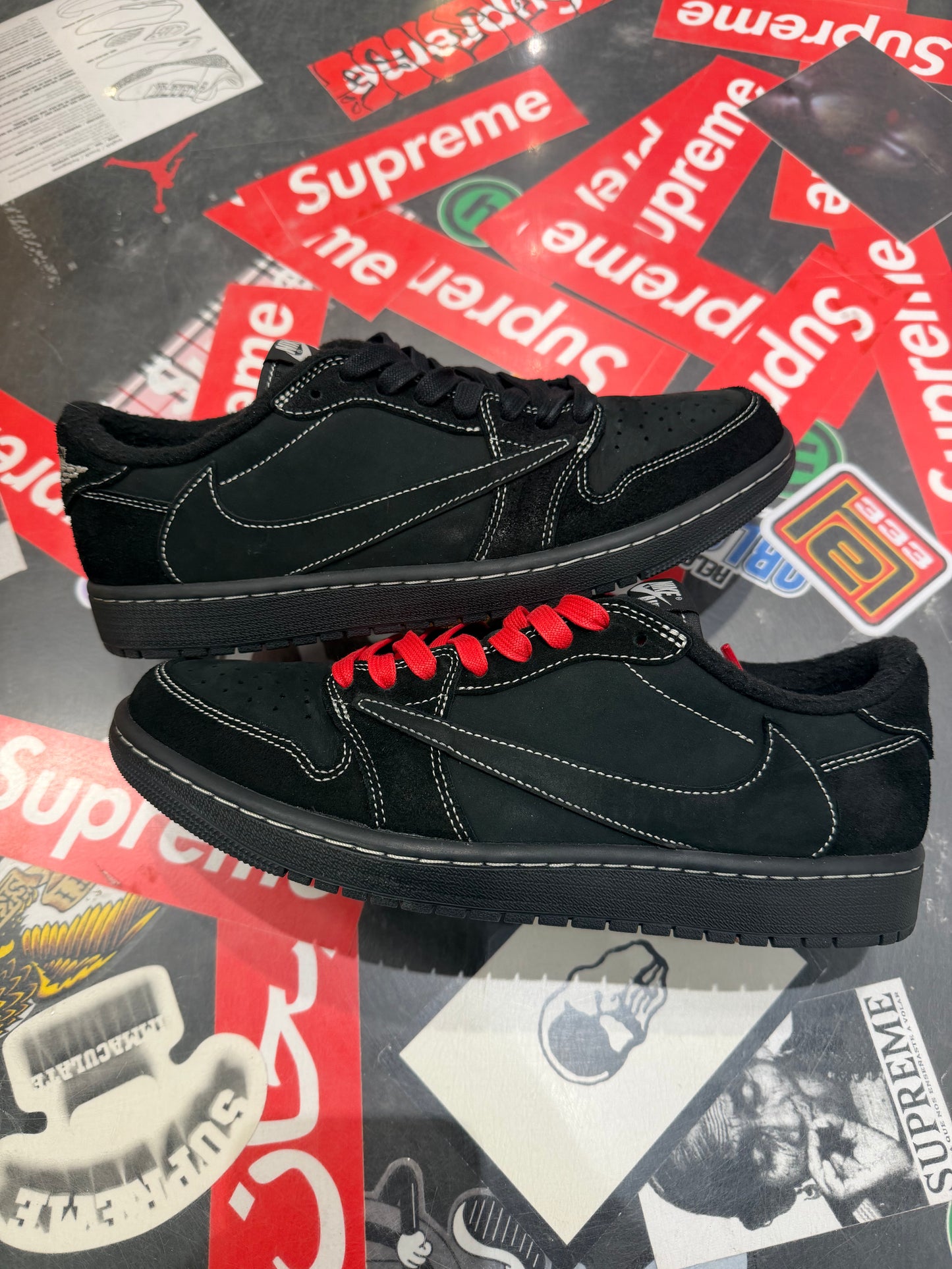Travis Scott Jordan 1 low Phantom