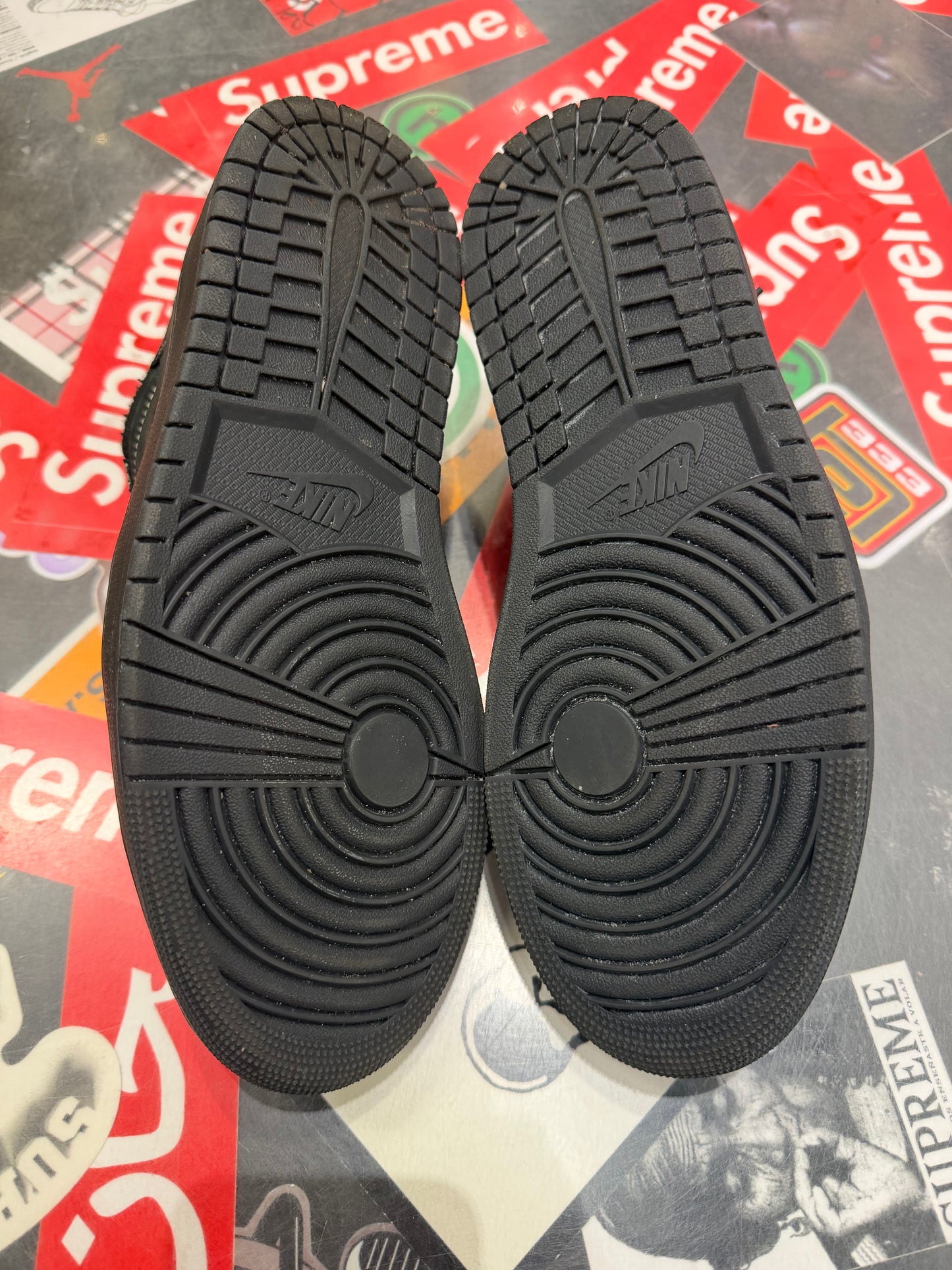 Travis Scott Jordan 1 low Phantom