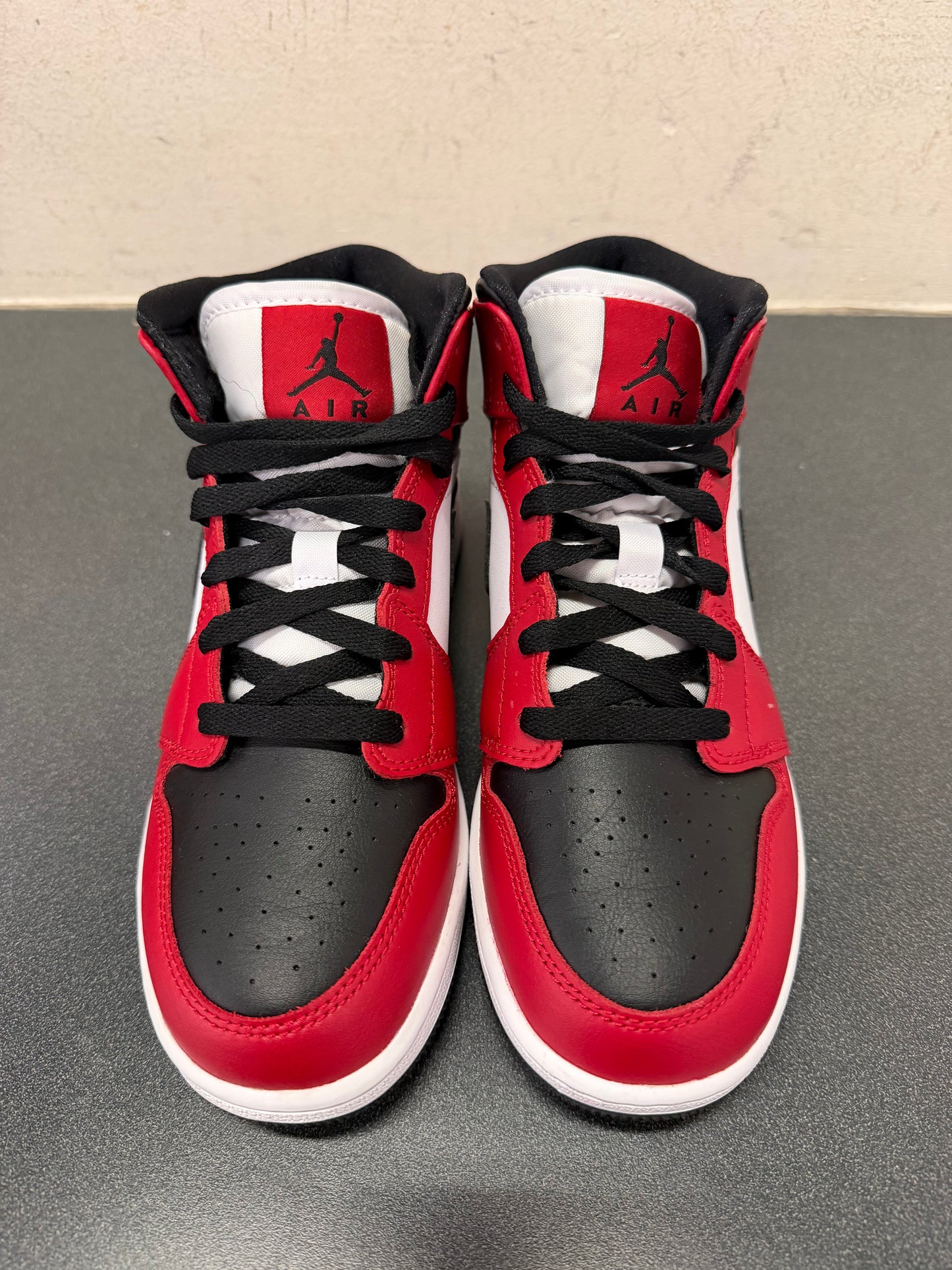 Jordan 1 Mid Chicago toe