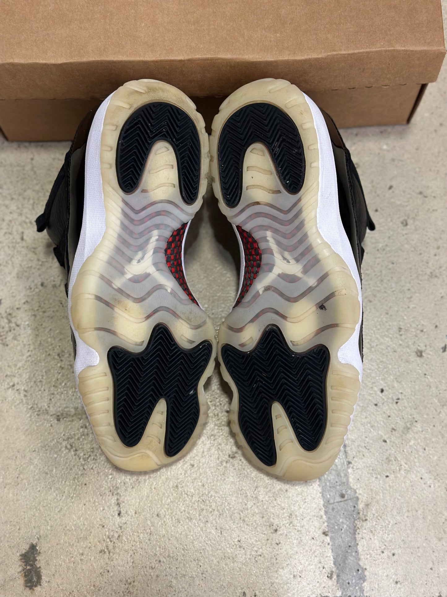 Jordan 11 Low 72-10 (Used)