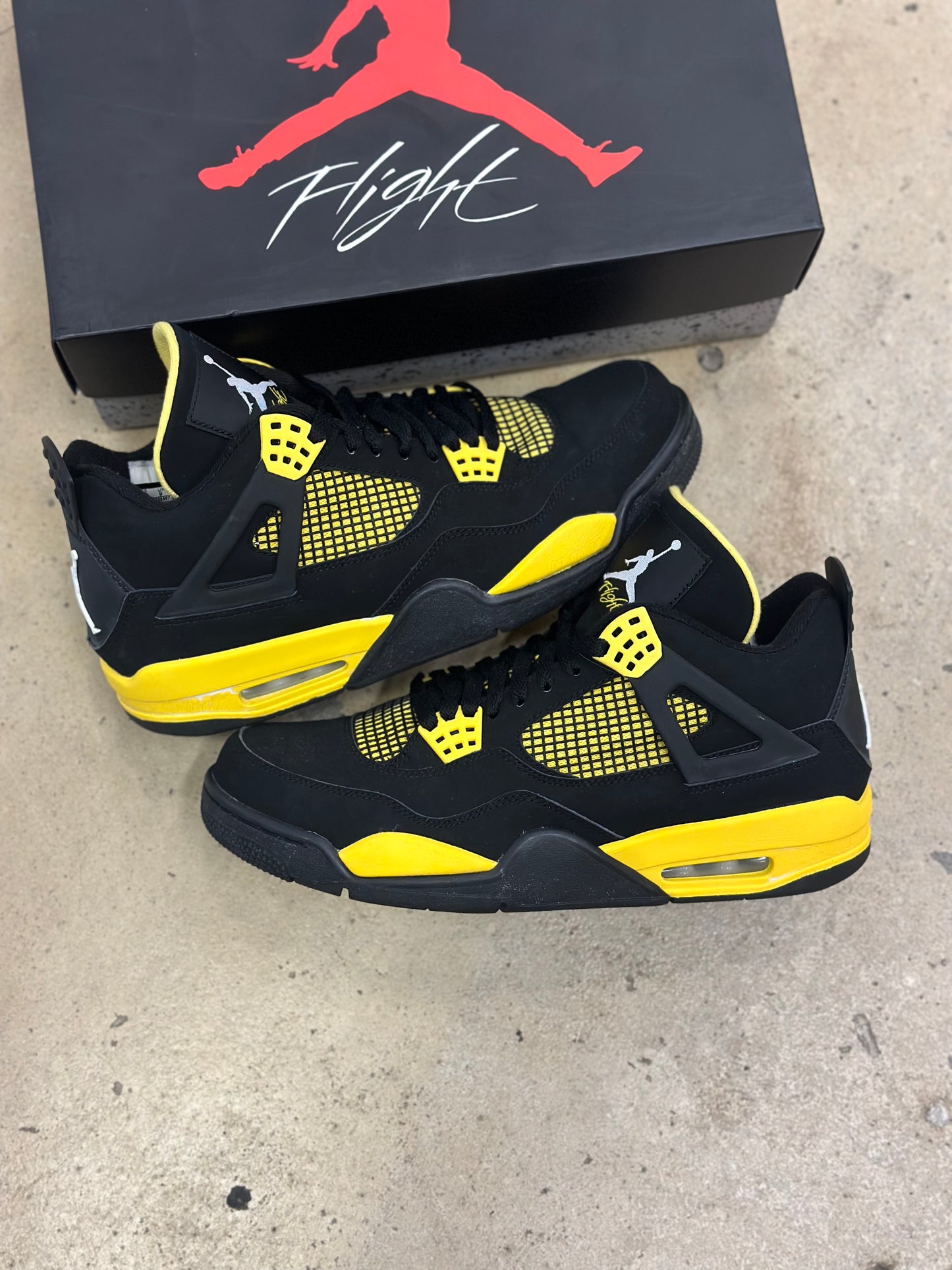 Jordan 4 Thunder (2012) (Used)